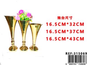Juego de tres piezas de floreros